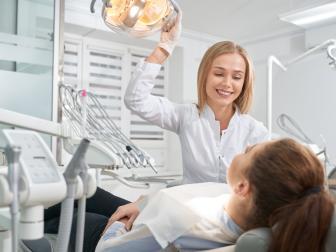 Zahnarztangst? Diese 5 Tipps helfen vor und während der Behandlung